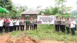 POLRES SANGGAU GELAR BAKTI SOSIAL  diwilayah Kec. Toba.  sanggau -kalbar