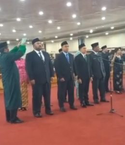 40 ANGGOTA DEWAN PERWAKILAN RAKYAT (DPRD)KABUPATEN SANGGAU DI LANTIK