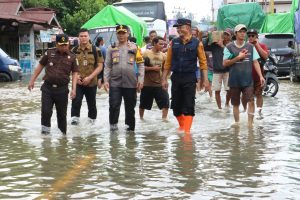 Dandim 1204/sanggau Cofie  morning di warkop menyadik, beserta awak media dan pengusaha.