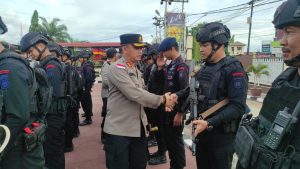 Gelar Apel Pengecekan Kedatangan BKO Brimob dan POH Polda Kalbar di Polres Sanggau. Metro one news