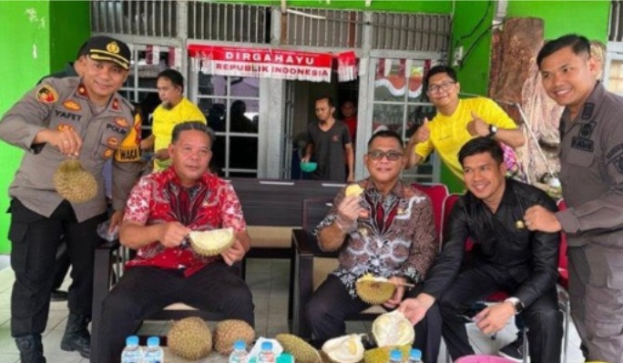 Pejabat Bupati Sanggau Membuka Kontes Durian Dan Pameran Tanaman hias di Gedung Balai Betomu Sanggau