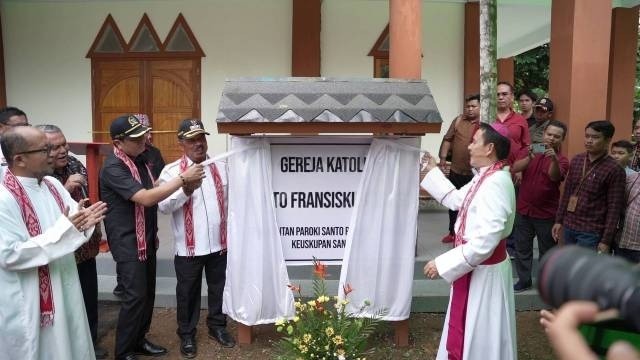 Plt. Bupati Sanggau Meresmikan Gereja Katolik Santo Fransiskus Assisi Stasi Bantan,Dan Paroki Santo Paulus Sekayam