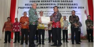 PJ Bupati Sanggau Rapat Komisariat FORSESDASI Sebagai Kesempatan  Strategis untuk Meningkatkan Komunikasi dan Pelayanan Publik